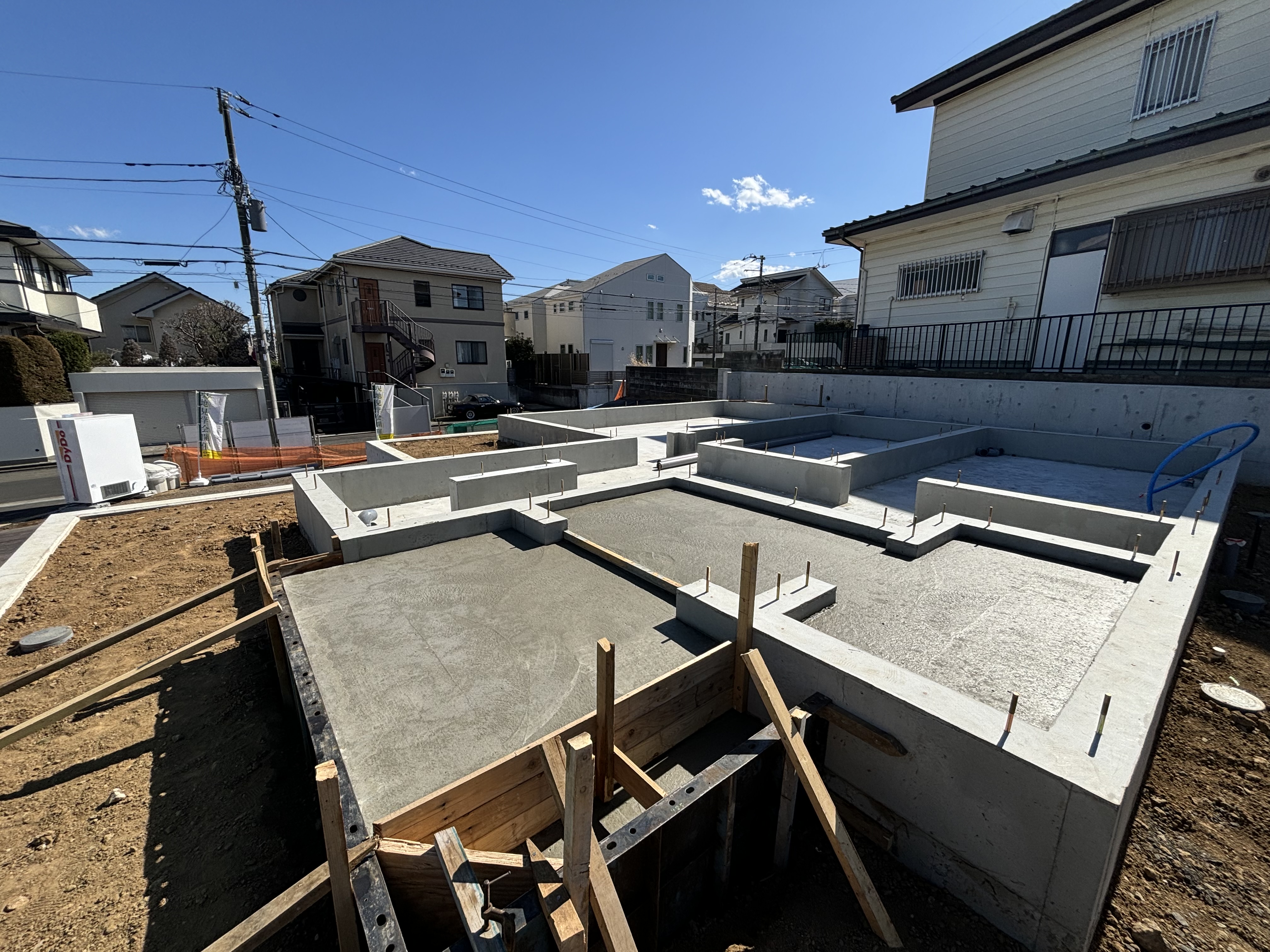③新築戸建全6棟！コンビニ・公園至近。ヨーロッパ漆喰の塗壁を用いた家族にやさしい自然素材の家♪
